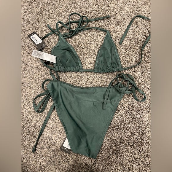 PrettyLittleThing Green Ruched Bikini Set - Picture 2 of 4